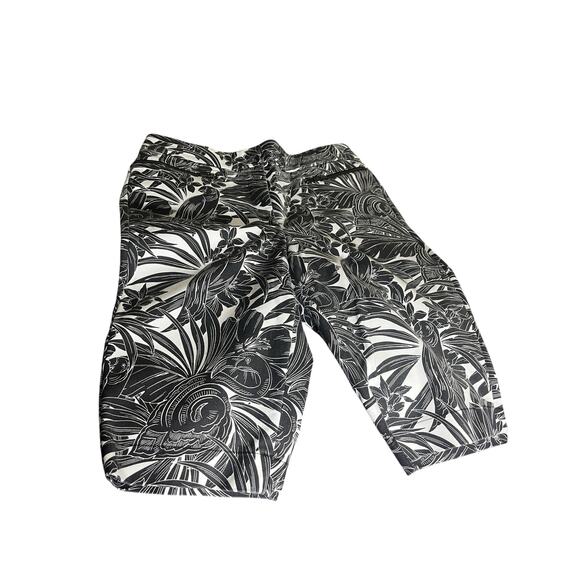 White House Black Market Tropical Pattern 12” Bermuda Shorts Sz 8 - Picture 2 of 7